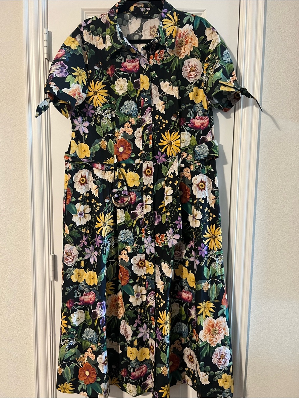 Floral Button-Front Black Floral Midi Dress with Belt - Picture 7 of 8